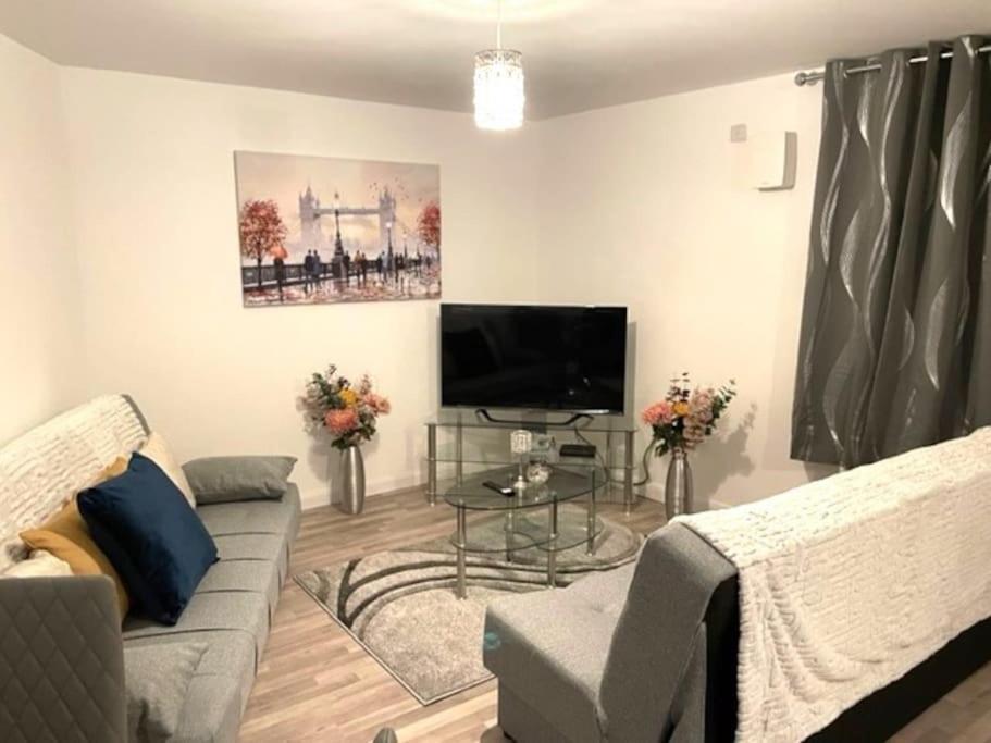 Supreme - 1 Bedroom Apart Sleeps 4 Short/Long Stay Джиллингем Экстерьер фото