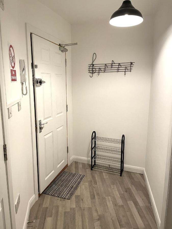 Supreme - 1 Bedroom Apart Sleeps 4 Short/Long Stay Джиллингем Экстерьер фото