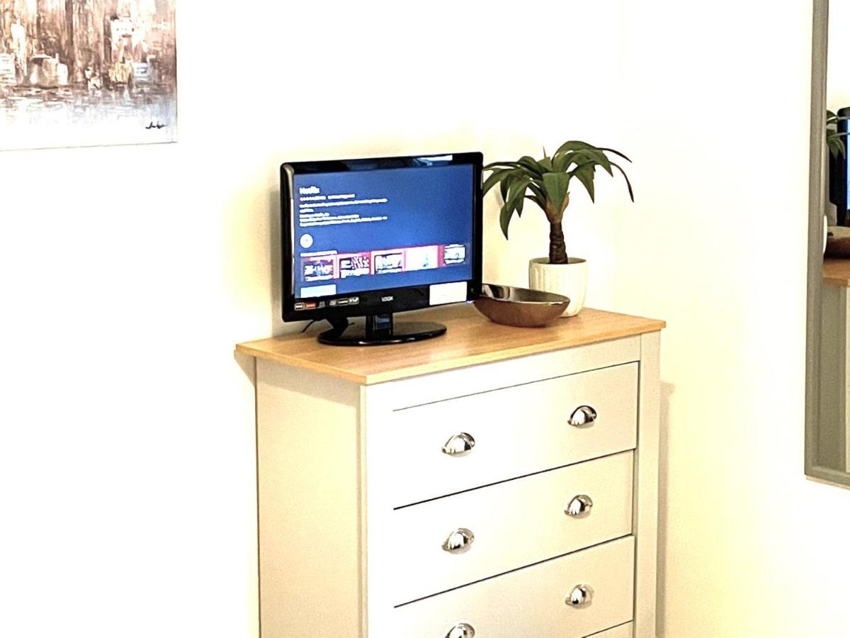 Supreme - 1 Bedroom Apart Sleeps 4 Short/Long Stay Джиллингем Экстерьер фото